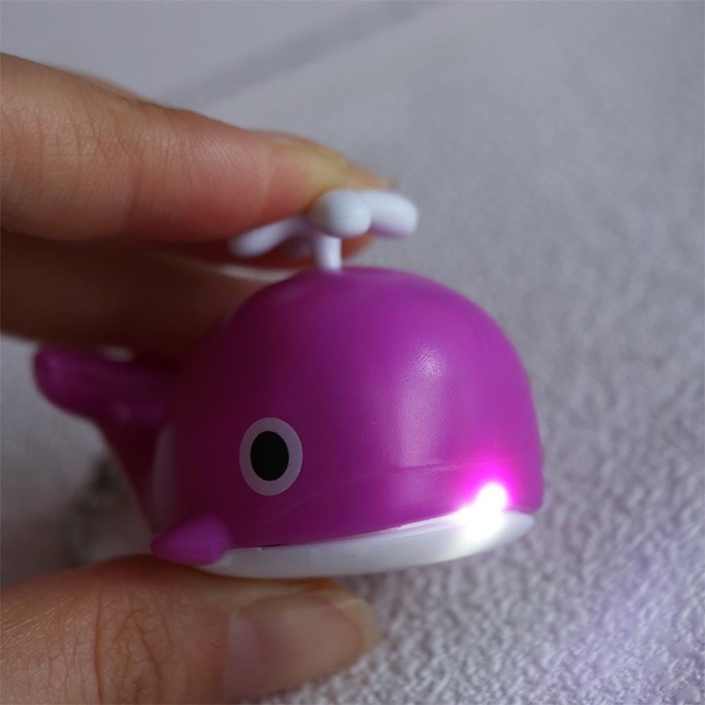 かわいいサウンドライト付き海クジラキーホルダー、光る懐中電灯 - Keychain Flashlight のレビューと価格