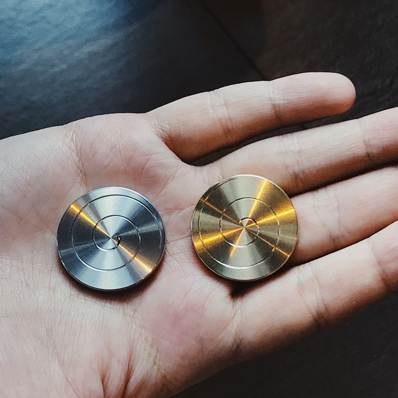 子供と大人のためのストレス解消おもちゃ,金属製の回転運動,手 - Fidget Spinner Bearing のレビューと価格