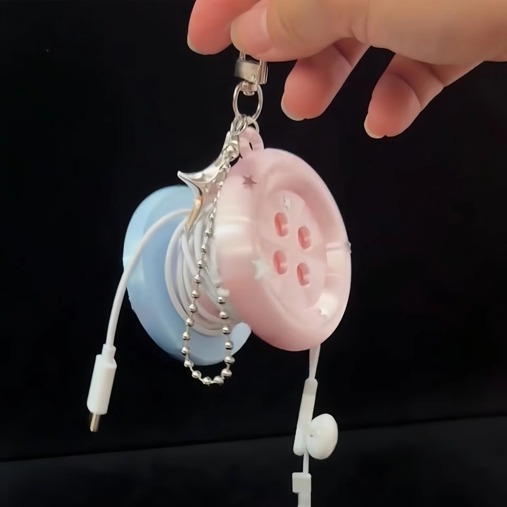 レトロY2K特大ボタンイヤホンケーブルワインダー ポータブル - Cable Winder Keychain のレビューと価格