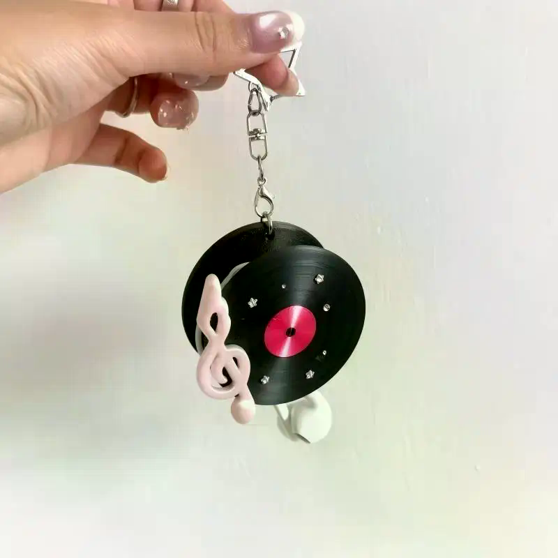 Y2Kヴィンテージレコード型イヤホンケーブルワインダー、キー - Cable Winder Keychain のレビューと価格
